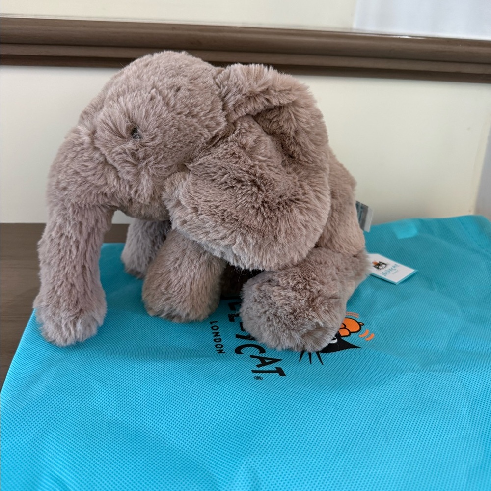 *NWT* Jellycat Smudge Elephant- medium